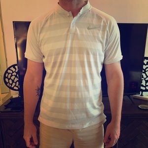 Nike golf shirt size Large